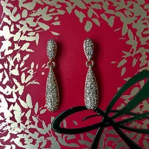 Beautiful Napier drop earrings!!💋